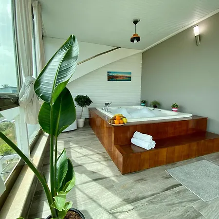 Vila Annabell1 With Swimming Pool And Jacuzzi, 3 Floors