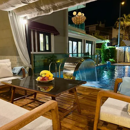 Annabell1 With Swimming Pool And Jacuzzi, 3 Floors Vila *