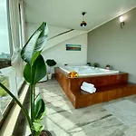 Villa Annabell1 With Swimming Pool And Jacuzzi, 3 Floors