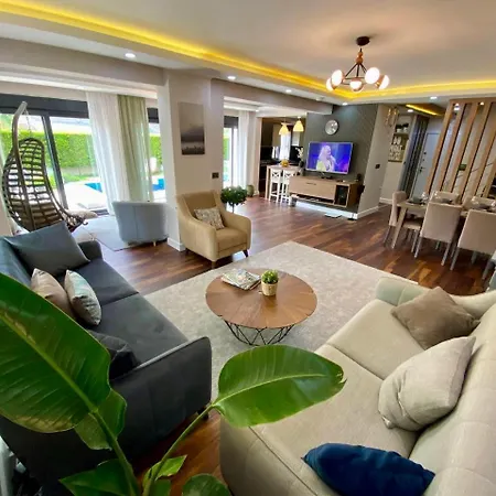 Annabèll1 With Swimming Pool&jacuzzi, 3 Floors