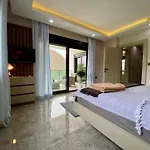 Villa Annabell1 With Swimming Pool And Jacuzzi, 3 Floors *