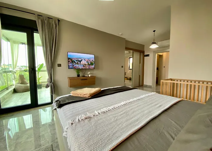 וילה Annabell1 With Swimming Pool And Jacuzzi, 3 Floors באלאק