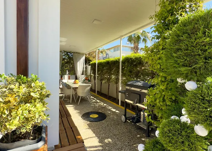 Annabell1 With Swimming Pool And Jacuzzi, 3 Floors וילה באלאק